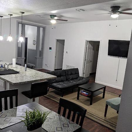 Cozy *Downtown Getaway* Villa San Antonio Esterno foto