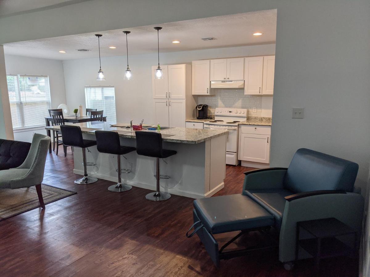 Cozy *Downtown Getaway* Villa San Antonio Esterno foto