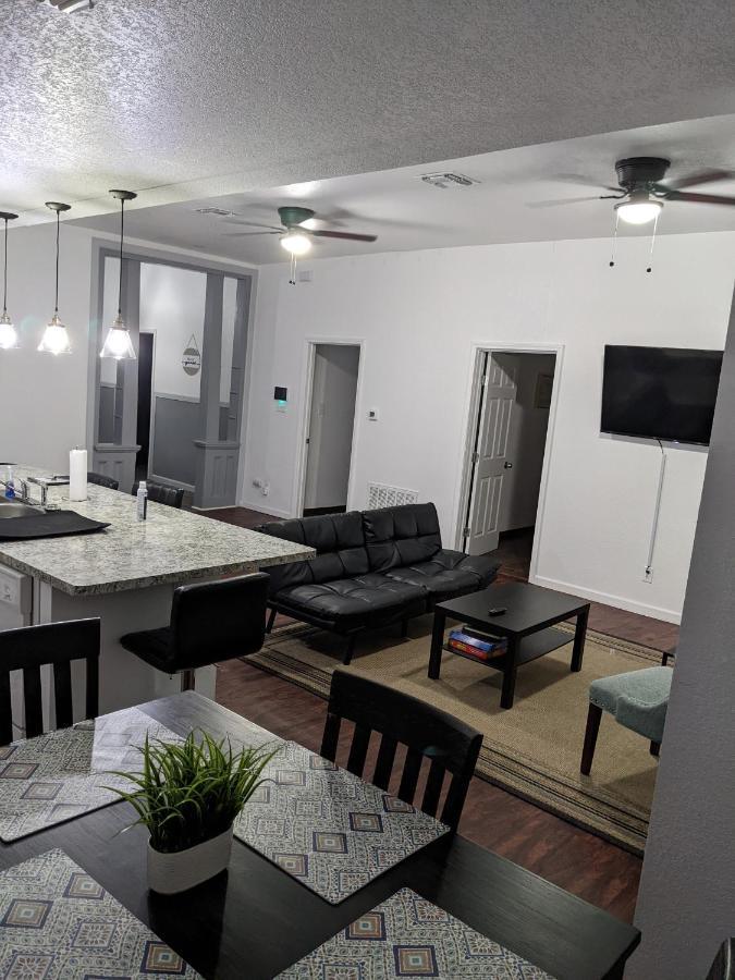 Cozy *Downtown Getaway* Villa San Antonio Esterno foto